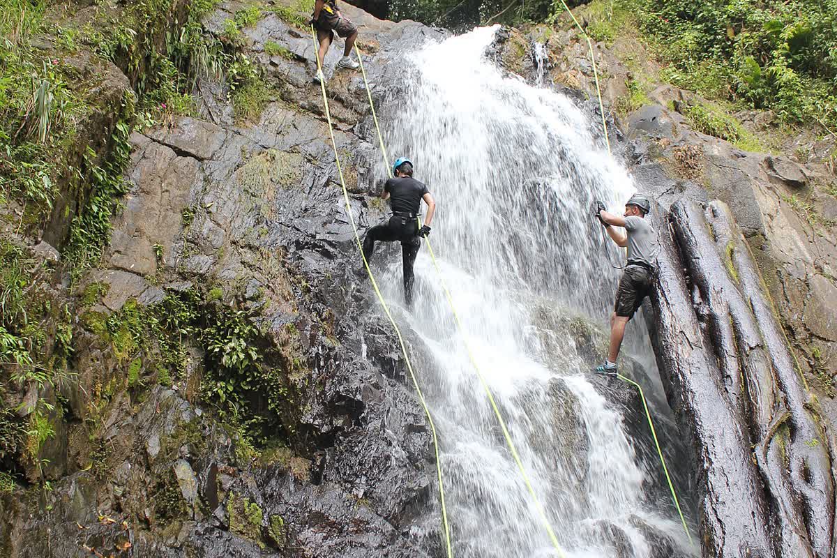 Canyoning y Rappel en Cataratas del Bosque Lluvioso